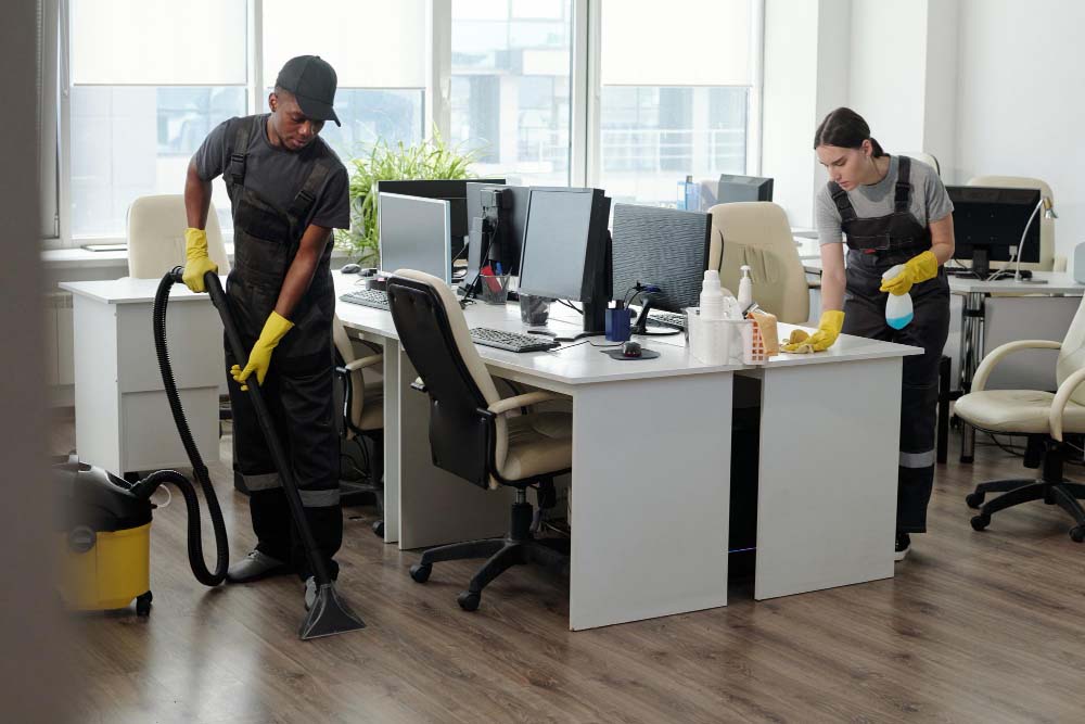Wie regelmäßige Büroreinigung die Mitarbeitermotivation steigert